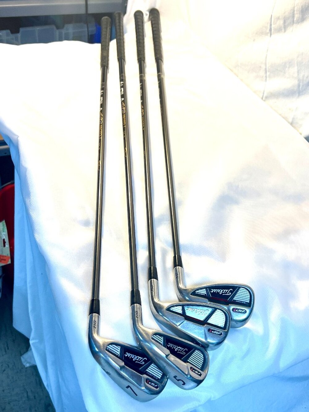 Titleist AP1 710 Irons 5, 7, 8, PW Right Handed Regular Flex Graphite - B4